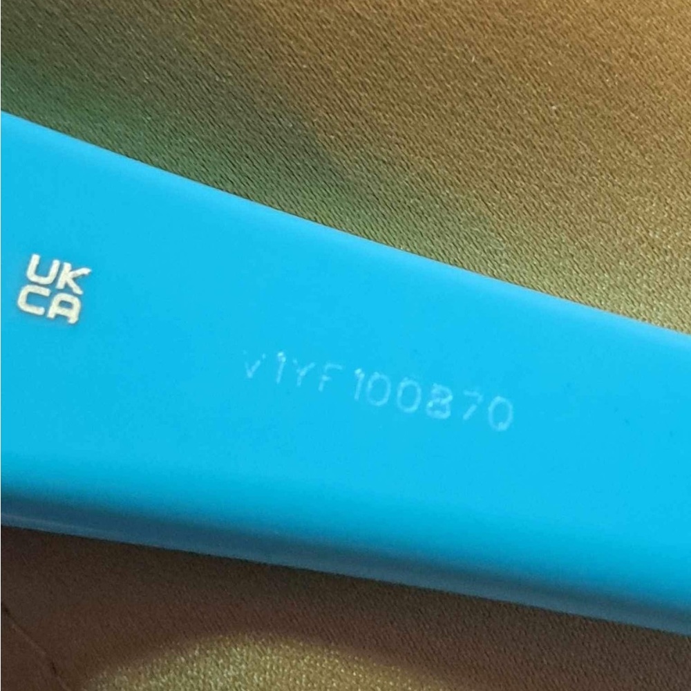 GUCCI -
Tiffany Blue Oval Sunglasses - Picture 10 of 12